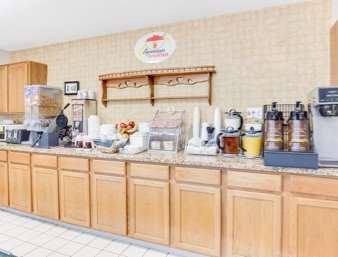 Super 8 By Wyndham Oelwein Hotel Restaurant photo